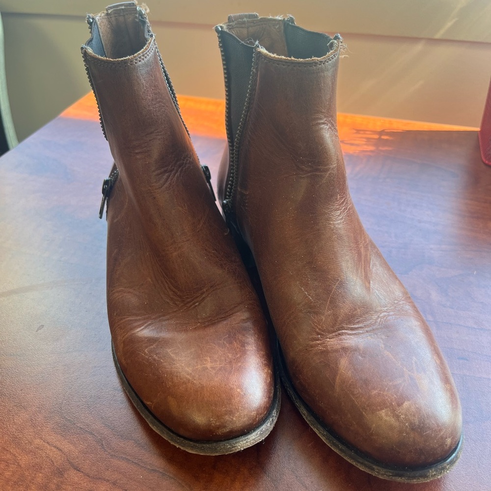 Frye Carly Chelsea Boot